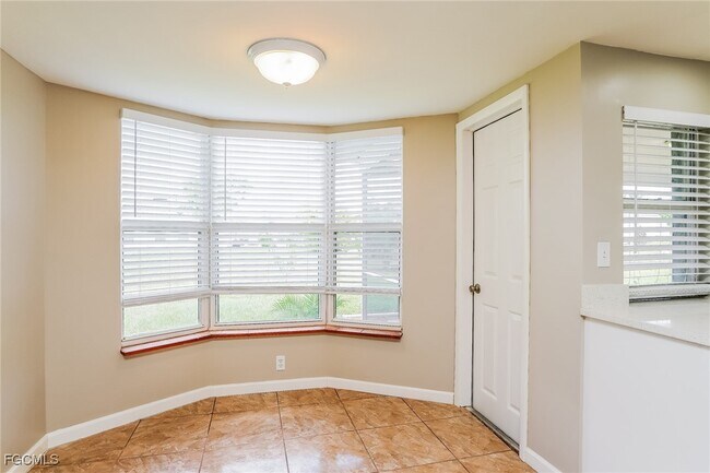 Building Photo - 2214 SW 2nd Ct