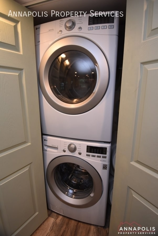 Building Photo - 16 Elm Rd