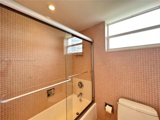 Building Photo - 555 Crandon Blvd