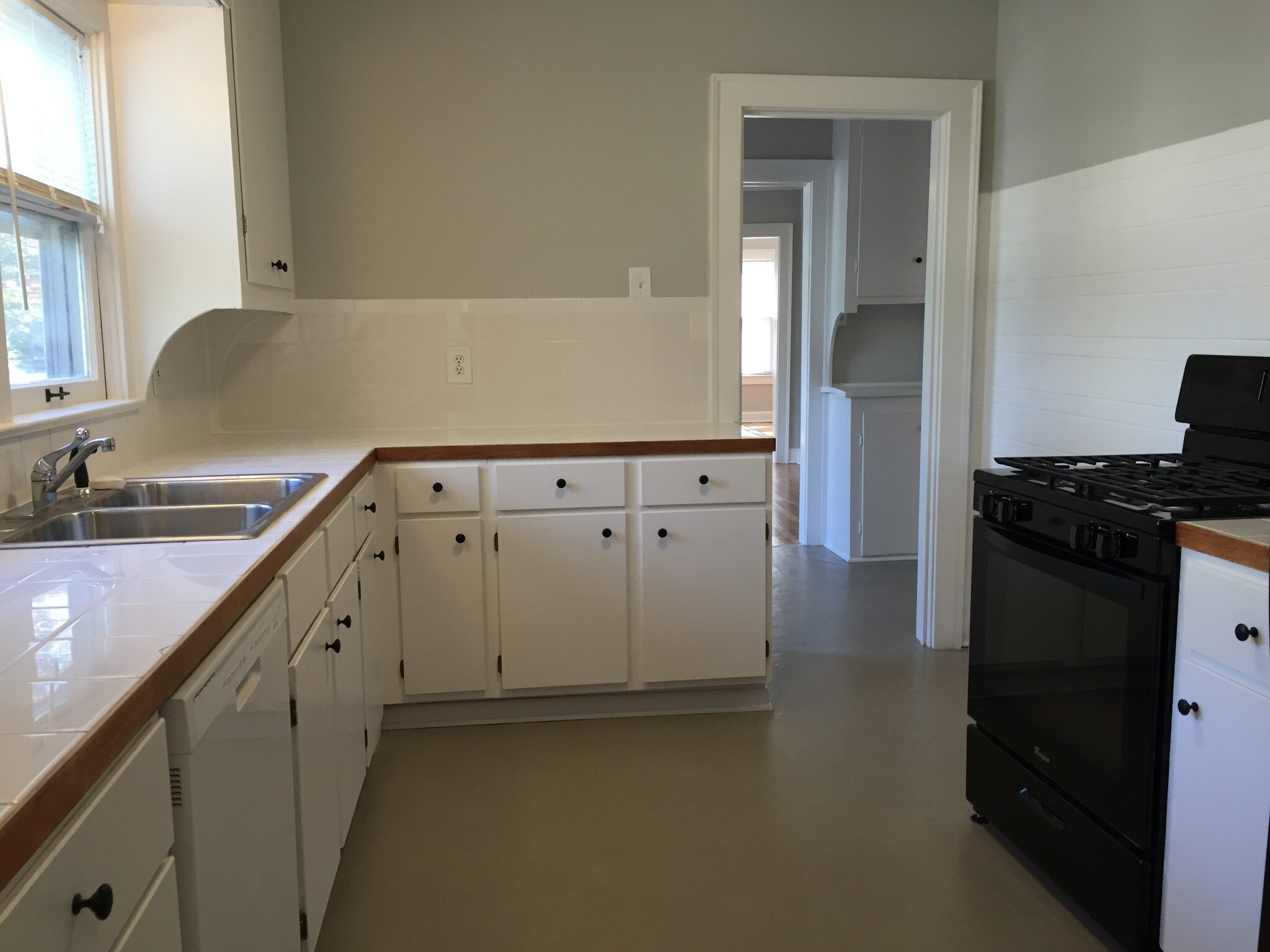 Kitchen - 5020 Virginia Ave