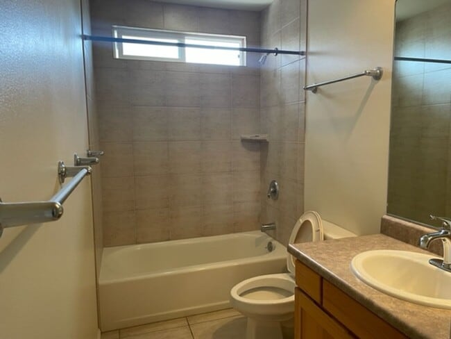 Building Photo - $4,000 / Beautiful 3 bedrm/2 bath home wit...