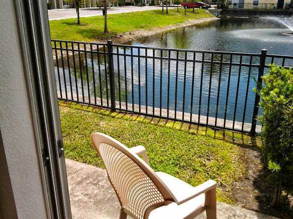 Building Photo - Beautiful Furnished 2/2.5  Pool View Condo x Rent Close to Universities.