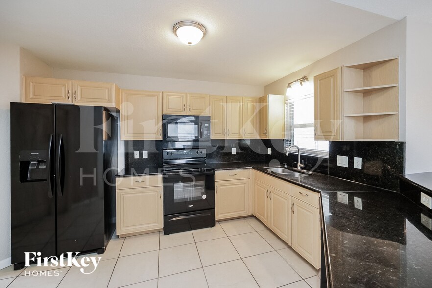 Building Photo - 3342 Cunliffe Rd