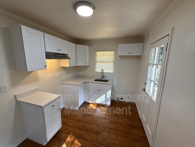 Building Photo - 340 Adelle St SE