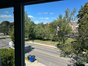 Building Photo - 320/322 Eaton St