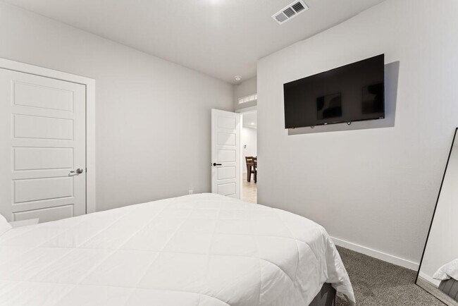 Building Photo - 2129 Trailhead Dr