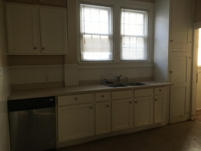 Building Photo - 4104 N College Ave