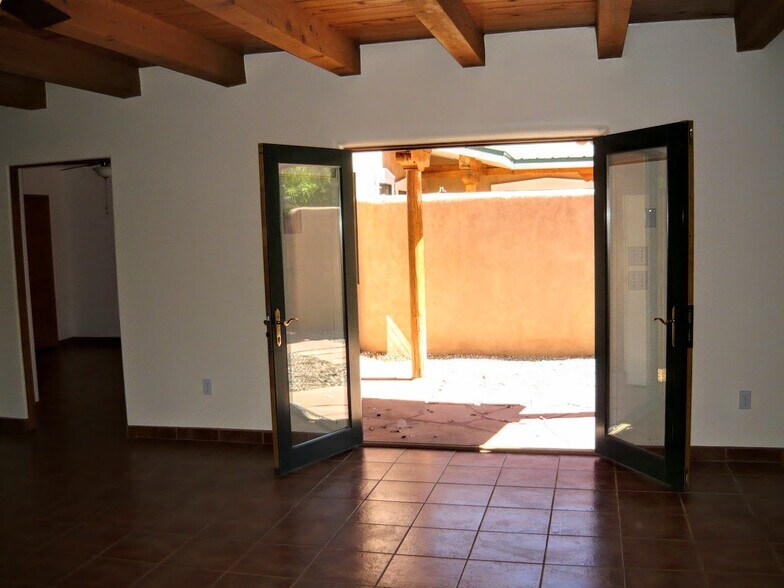 Building Photo - 512 Acoma St