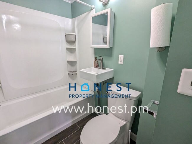 Building Photo - 162 College Ave