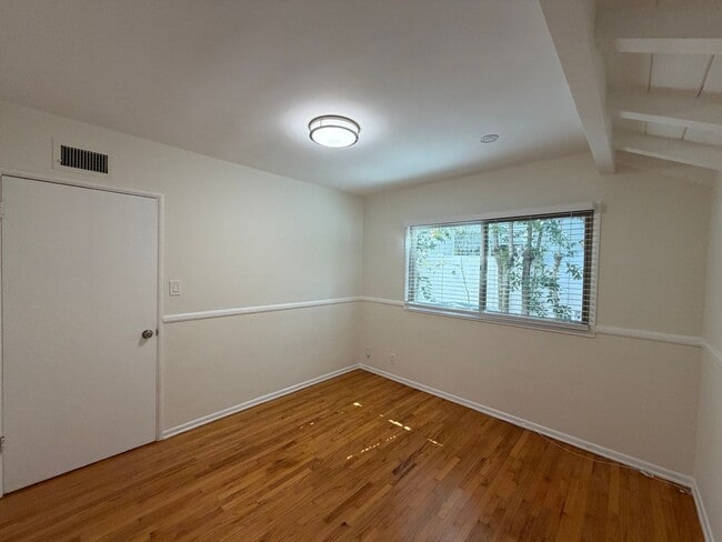 Building Photo - Newly Rehabbed Charming 3 Bed 2 Bath Home ...