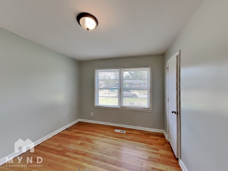 Building Photo - 5916 Ave P