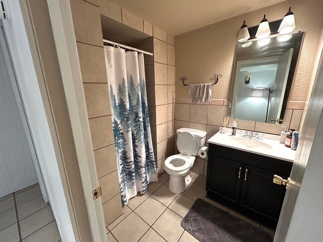 Building Photo - Quite 3 bed 2 bath home in 80916!!!