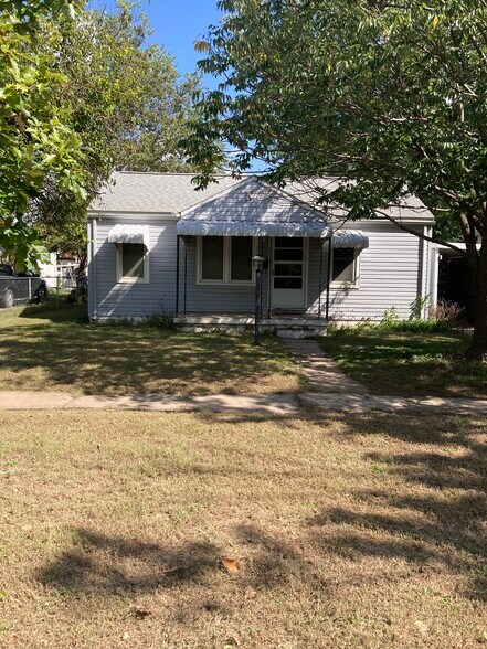 Primary Photo - 1714 S Waco Ave