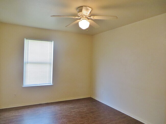 Building Photo - 2 Bedroom 2 Bathroom Unit In Georgetown