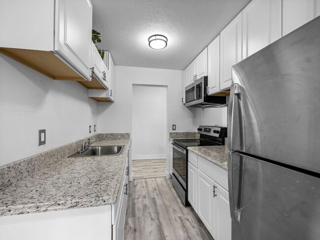 Building Photo - Mound 1 Bed Condo