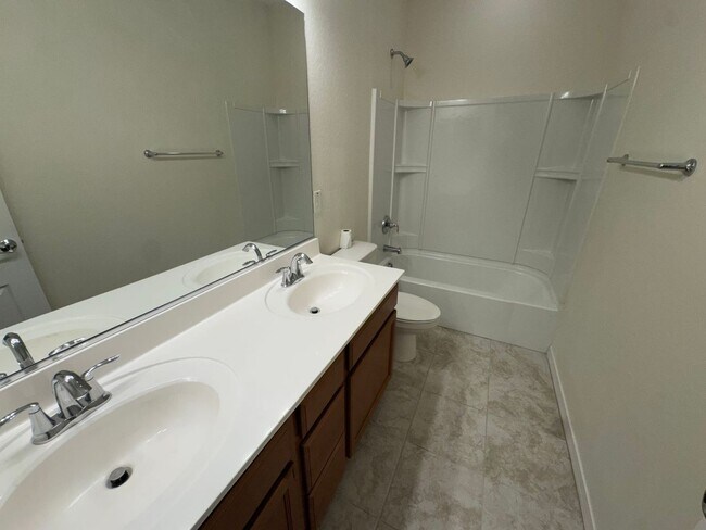 Building Photo - 4 Bedroom - 2 Bath - 1760 Sq. Ft - Beautiful New Built Home - Glendale