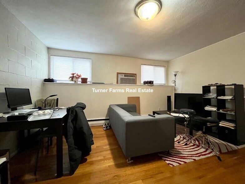 Building Photo - 108 Perkins St