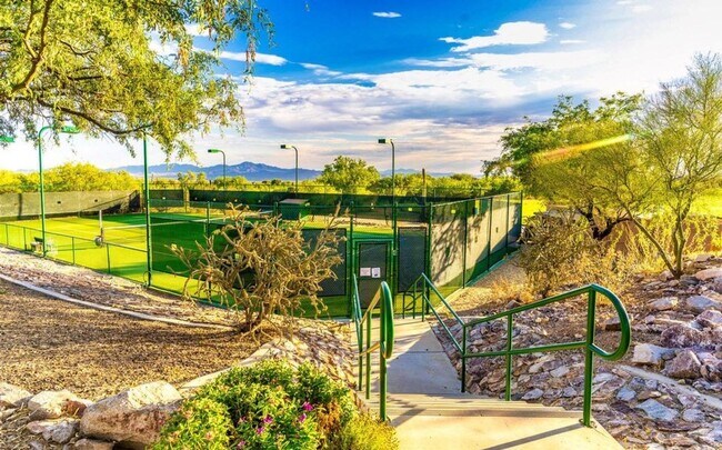 Building Photo - Gated Community!