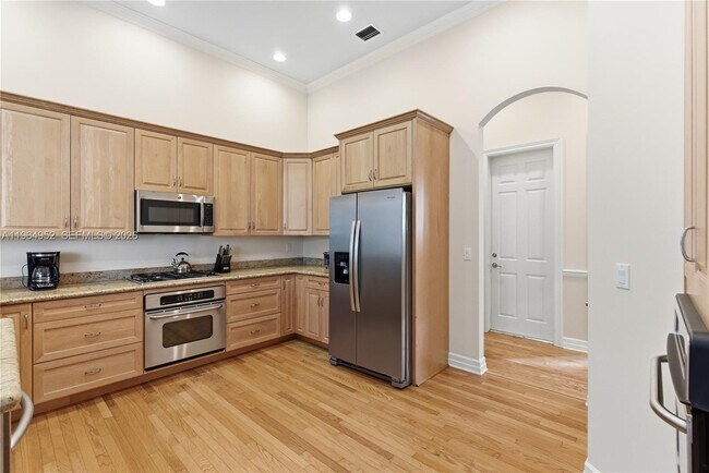 Building Photo - 12012 SE Laurel Ln