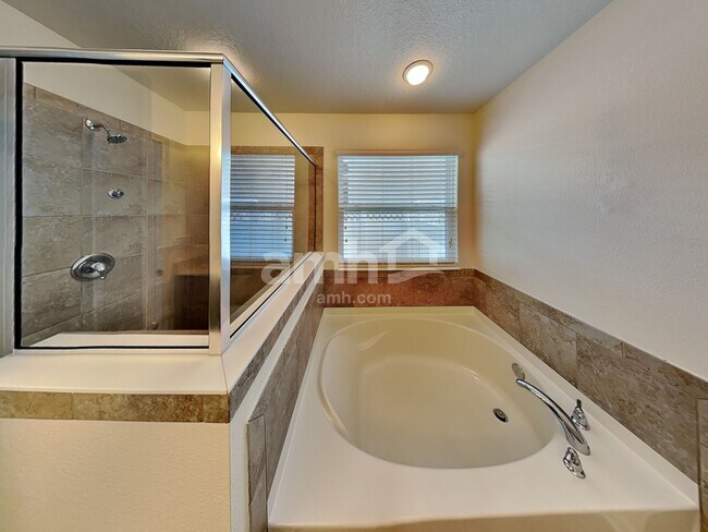 Building Photo - 629 Drysdale Dr