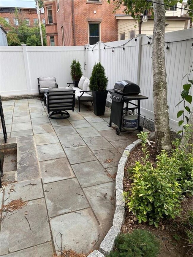 Building Photo - 40 Trumbull St