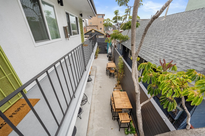 Building Photo - 21 S Venice Blvd