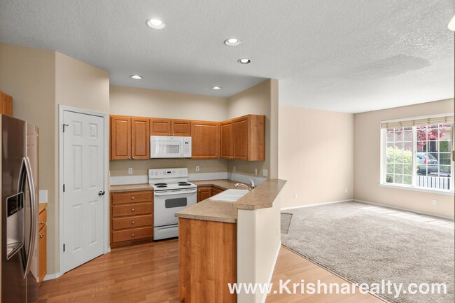 Building Photo - Lovely 3 BD* 2.5 Arbor Station Townhome Av...