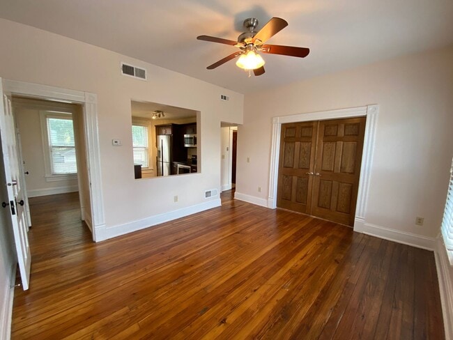 Building Photo - Kerr St 694-696 GW2