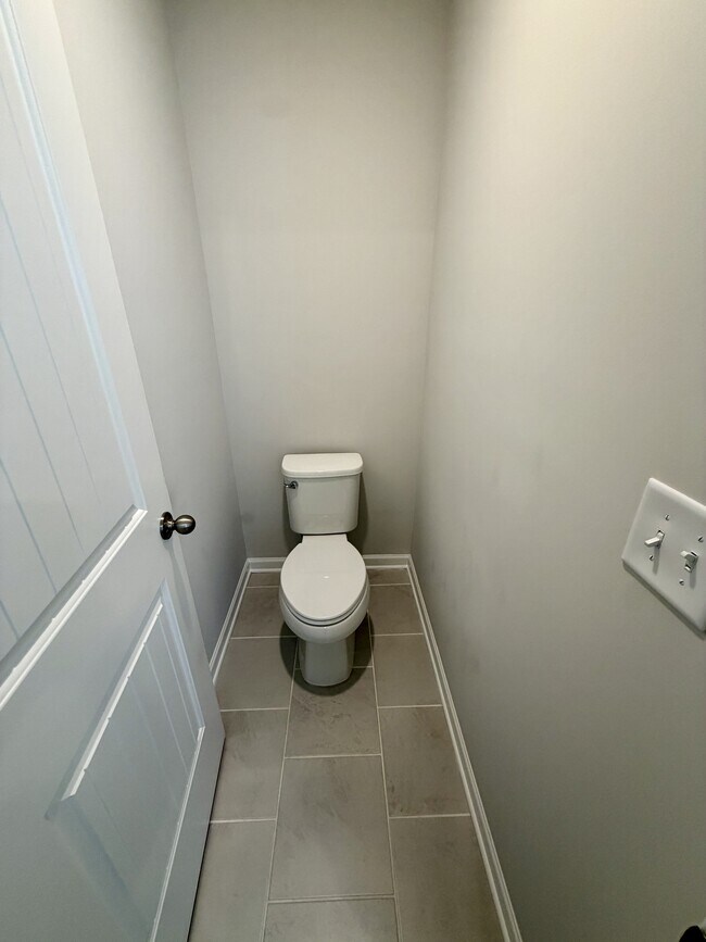 Building Photo - 540 Teversham Dr