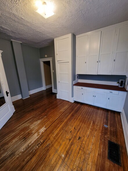Bedroom Built ins - 70 E Hudson St