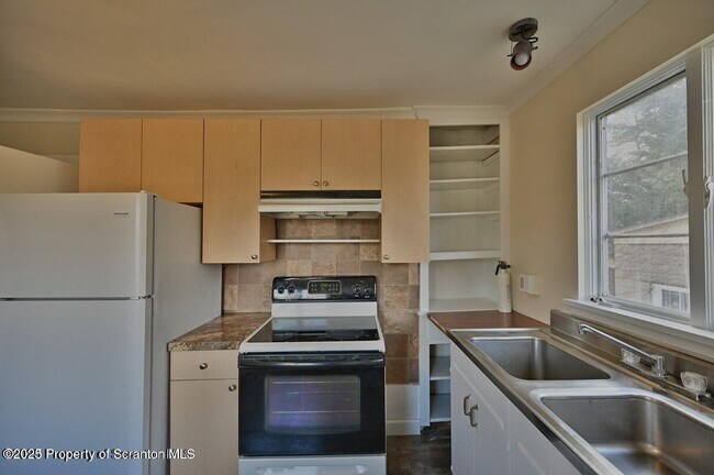 Building Photo - 1025 Ridge Ave