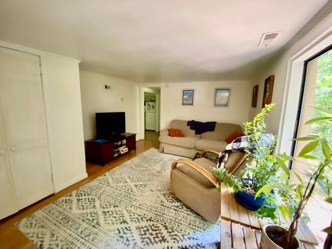 Building Photo - 95 Lanier St