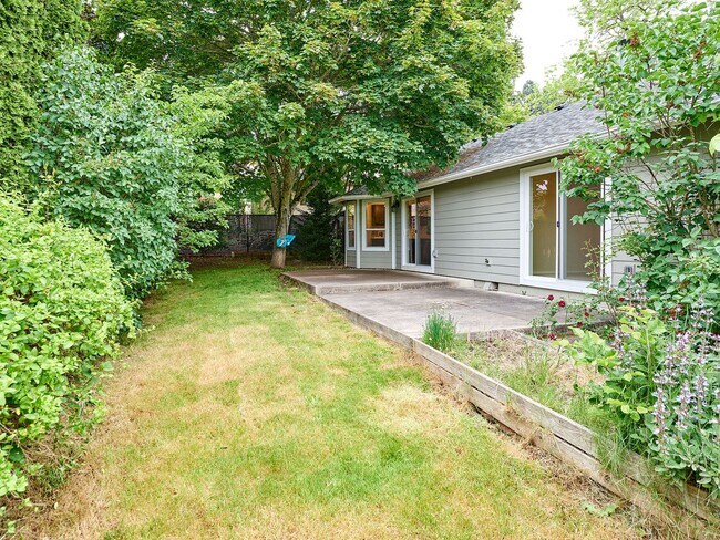 Building Photo - 3 bed, 2 bath single-level home in South Salem