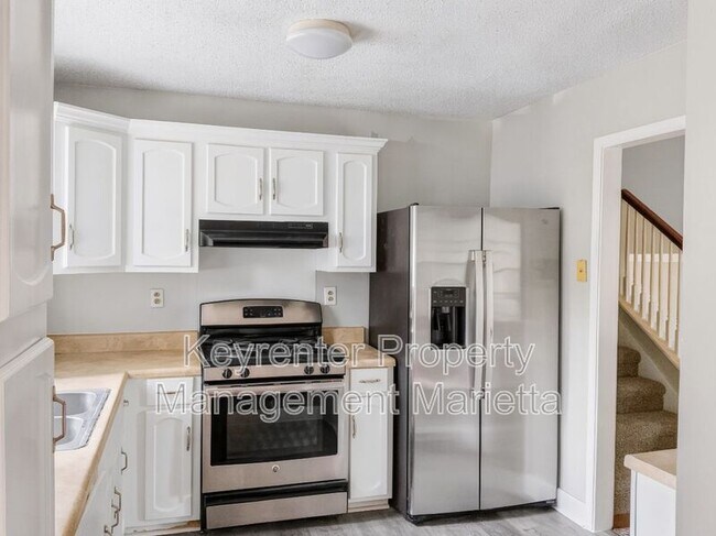 Building Photo - 393 Cedar Trce SW