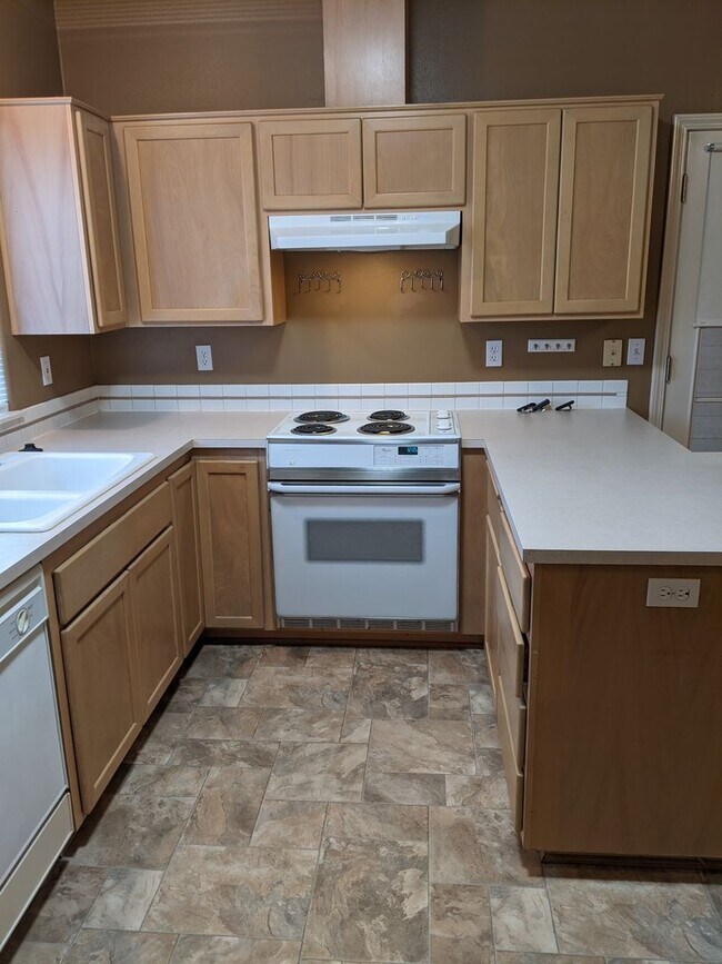 Building Photo - Beautiful 3-Bedroom, 2-Bath Duplex On A Corner Lot!