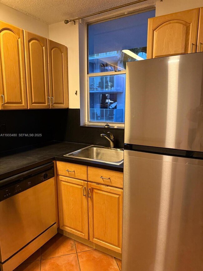 Building Photo - 1801 S Treasure Dr