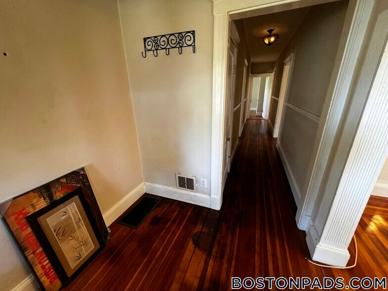 Building Photo - 11 Fairfield St