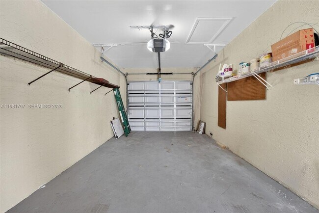 Building Photo - 9315 Wedgewood Dr