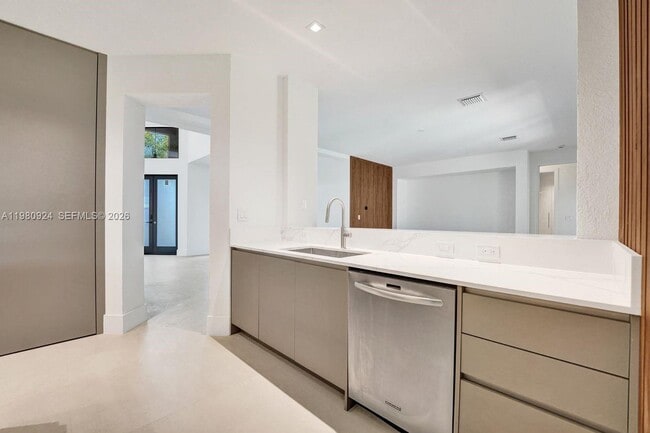 Building Photo - 4100 E Gardenia Ave