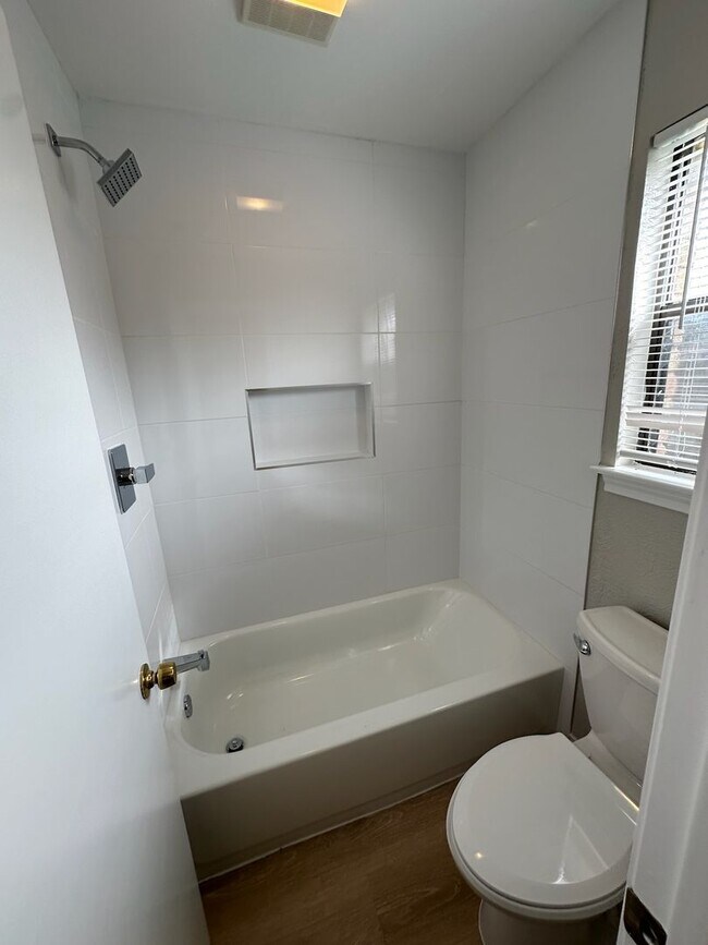 Building Photo - 12101 Scissortail Dr