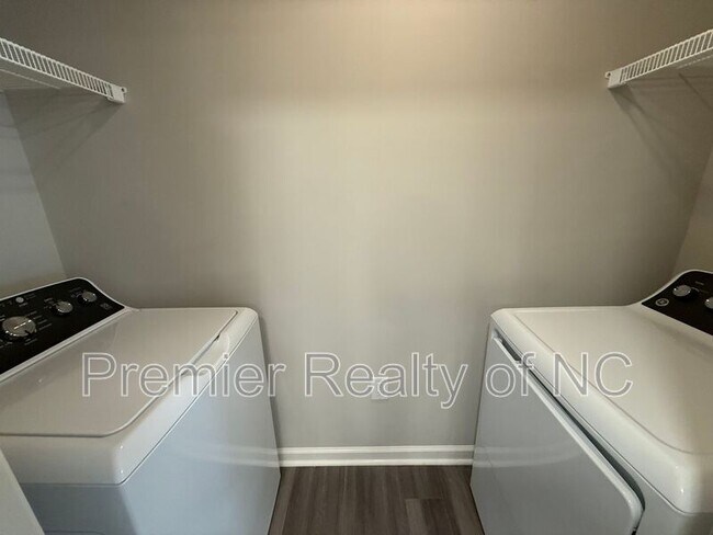 Building Photo - 7085 Hanesbrook Cir