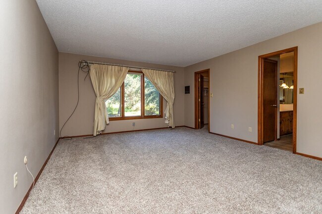 Building Photo - Ranch Style Home Located inside Kissing Camels!