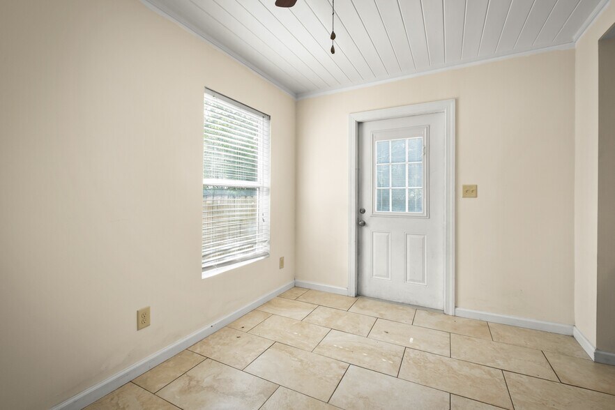 Building Photo - 12716 Gillespie Ave