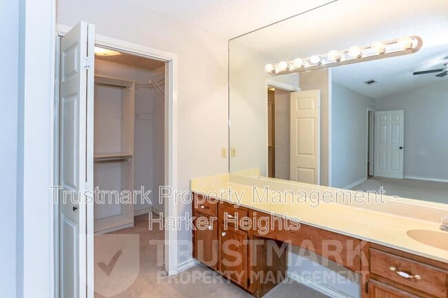 Building Photo - 1505 Spicewood Cir