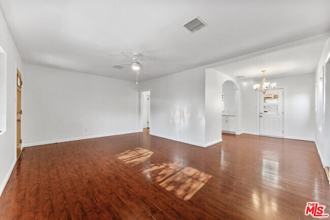 Building Photo - 2723 Ballard St