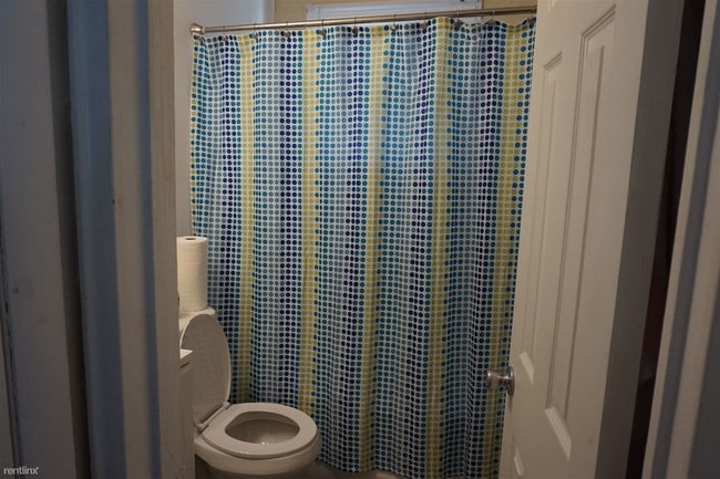 Building Photo - 722 Douglas St