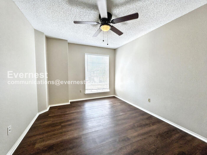 Building Photo - 13923 Conner Downs Dr