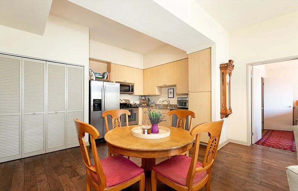 Building Photo - 388 E Ocean Blvd