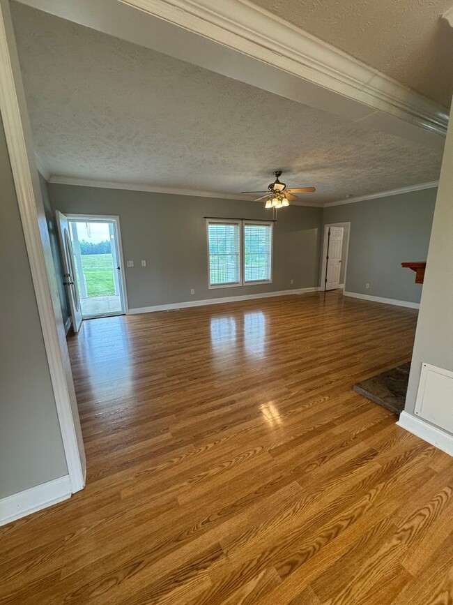 Building Photo - Charming 3 Bed, 2 Bath Home in Maiden – Pe...