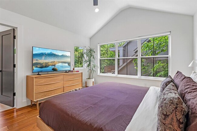 Building Photo - 1706 Perez St